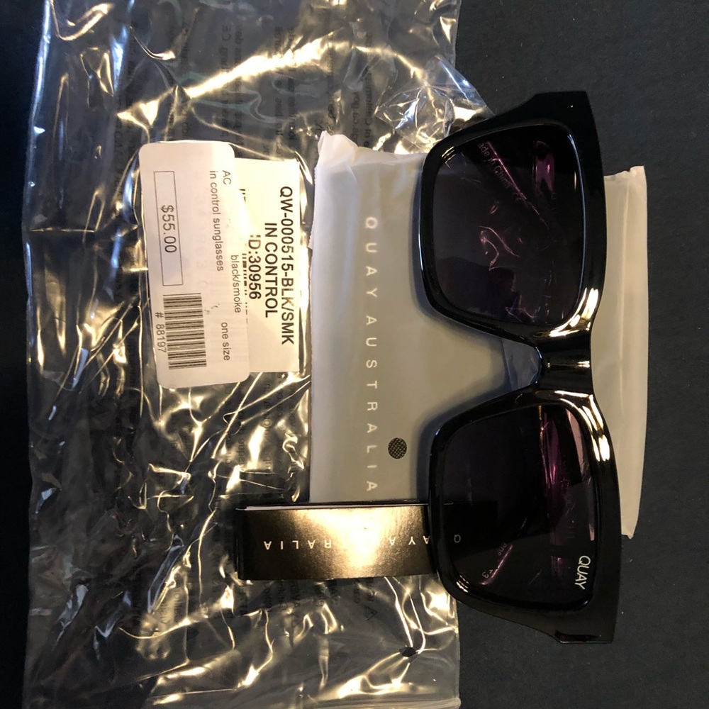 NWT QUAY IN CONTROL SUNGLASSES